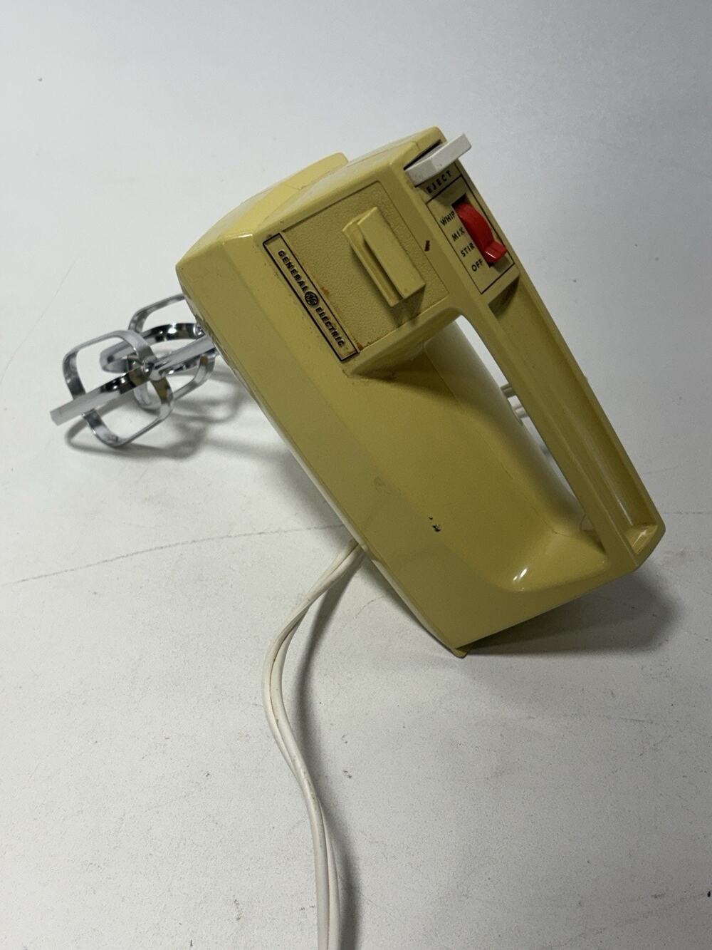 Vintage GE General Electric Hand Mixer D1 M24 Yellow Retro Tested Works